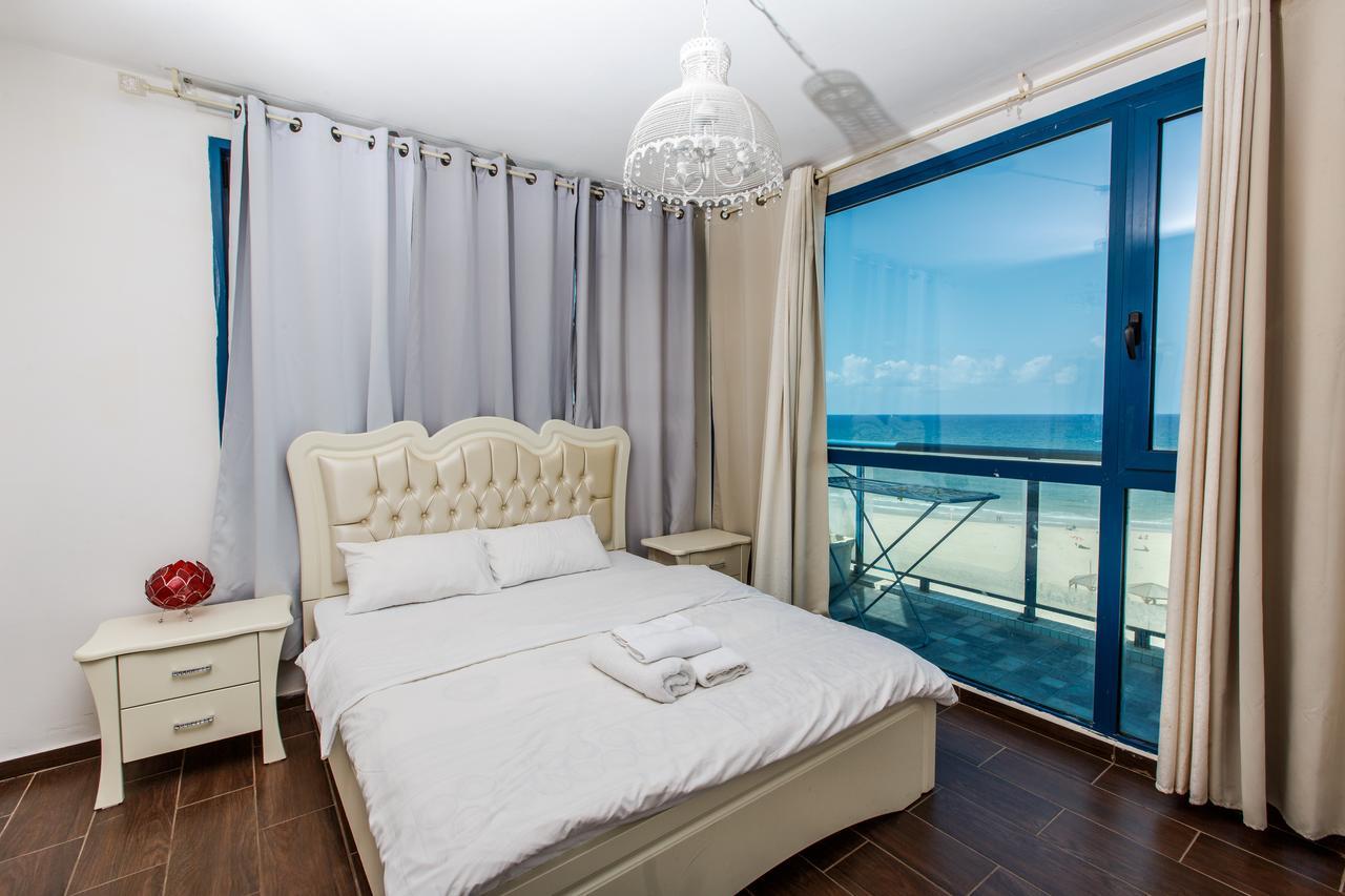 Ocean Front Apartments First Line To The Beach テル・アビブ エクステリア 写真