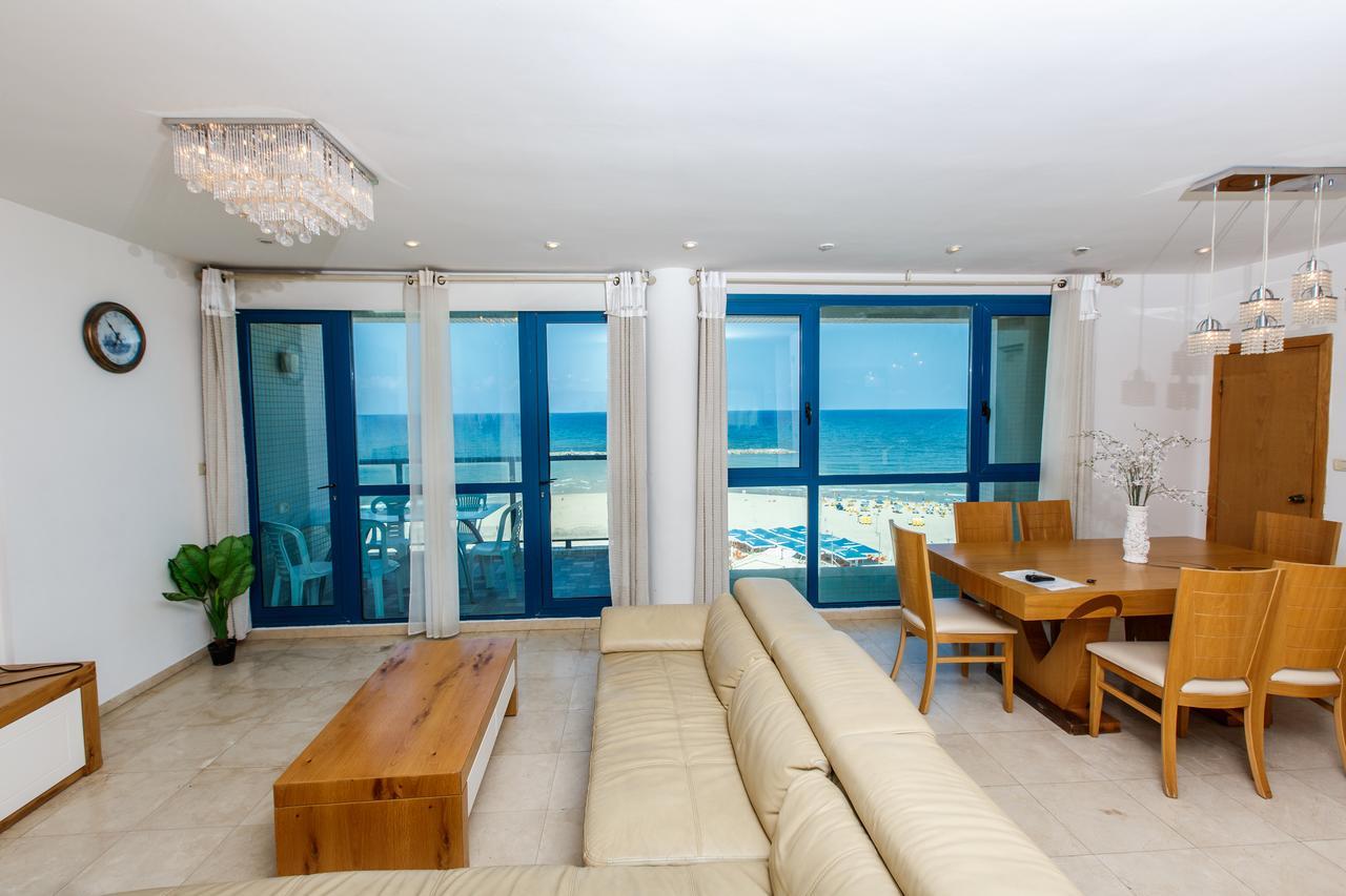 Ocean Front Apartments First Line To The Beach テル・アビブ エクステリア 写真