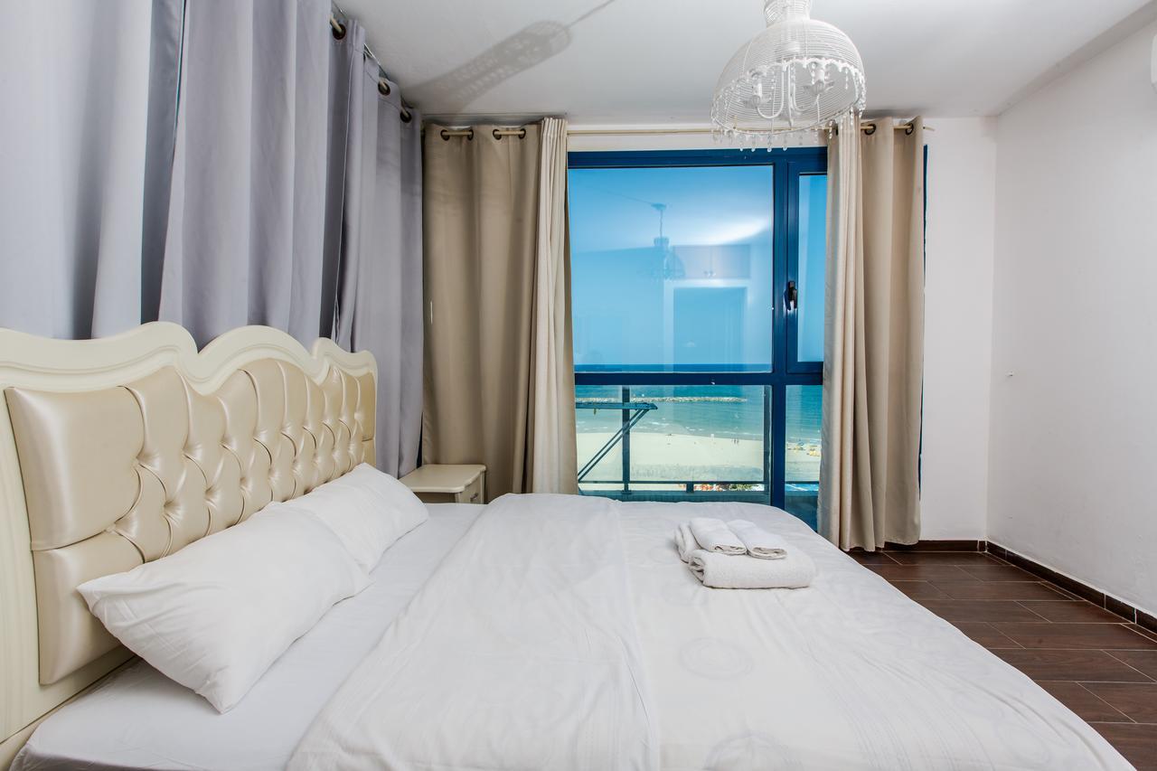 Ocean Front Apartments First Line To The Beach テル・アビブ エクステリア 写真