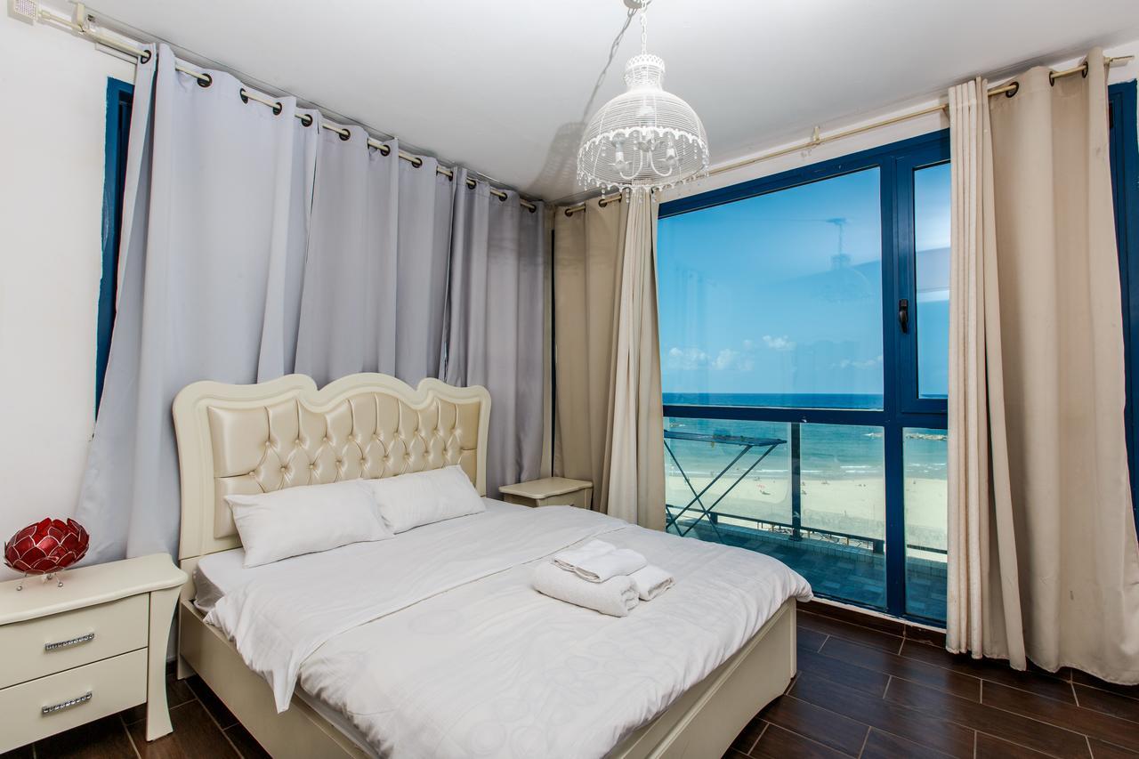 Ocean Front Apartments First Line To The Beach テル・アビブ エクステリア 写真