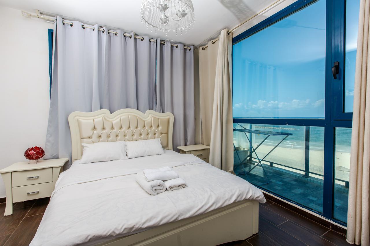 Ocean Front Apartments First Line To The Beach テル・アビブ エクステリア 写真