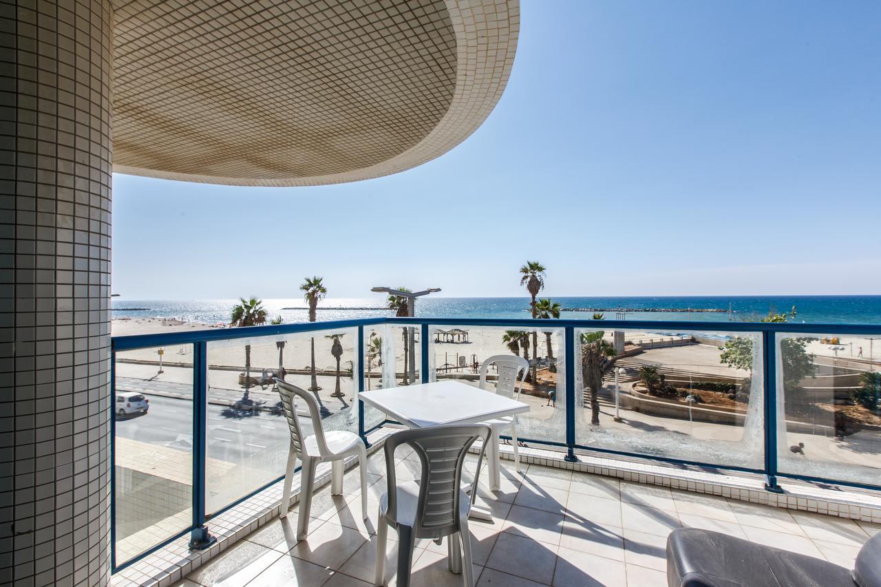 Ocean Front Apartments First Line To The Beach テル・アビブ エクステリア 写真