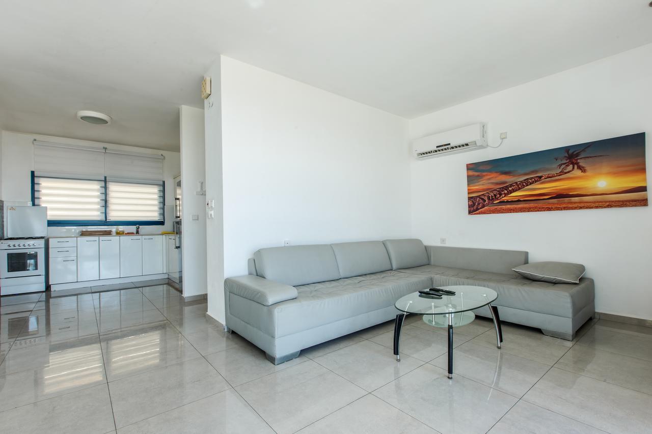 Ocean Front Apartments First Line To The Beach テル・アビブ エクステリア 写真