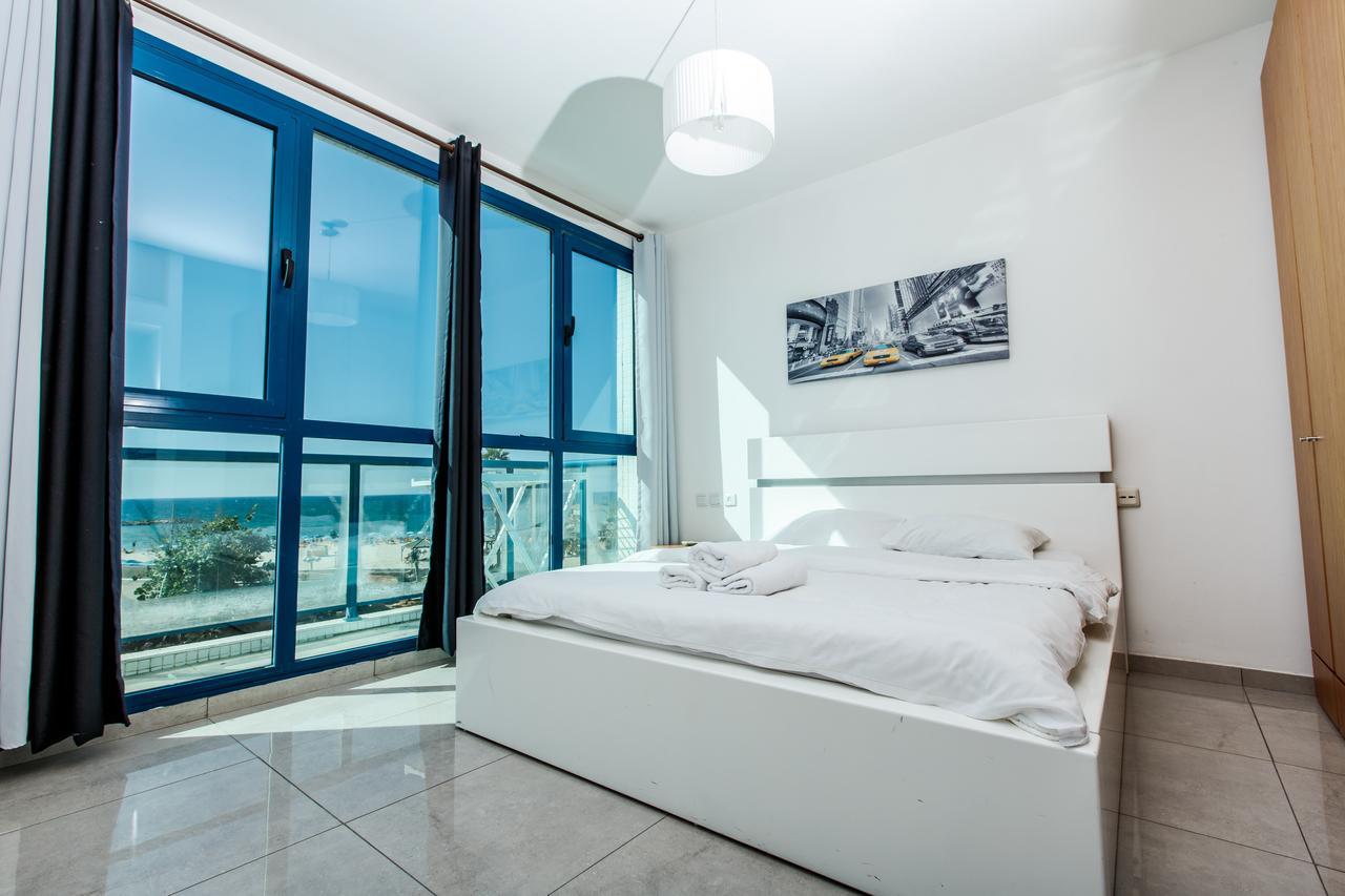 Ocean Front Apartments First Line To The Beach テル・アビブ エクステリア 写真