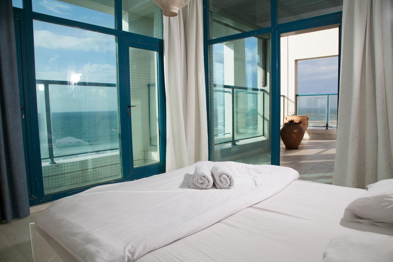 Ocean Front Apartments First Line To The Beach テル・アビブ エクステリア 写真