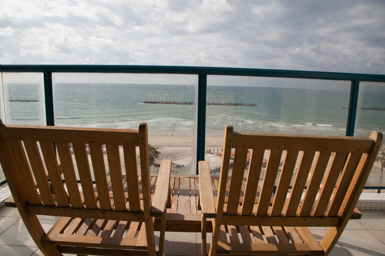 Ocean Front Apartments First Line To The Beach テル・アビブ エクステリア 写真