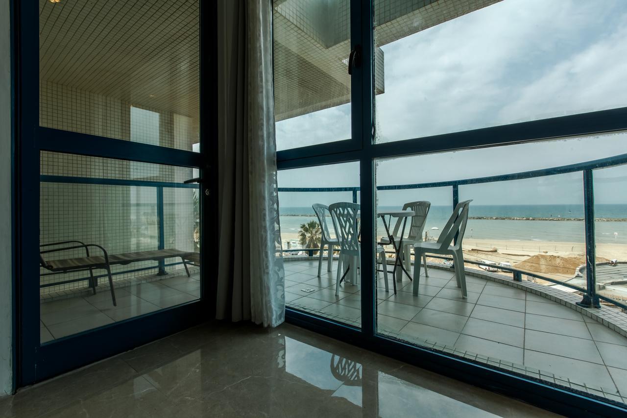 Ocean Front Apartments First Line To The Beach テル・アビブ エクステリア 写真