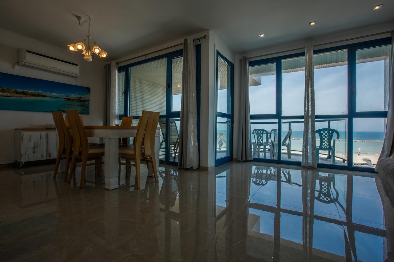 Ocean Front Apartments First Line To The Beach テル・アビブ エクステリア 写真