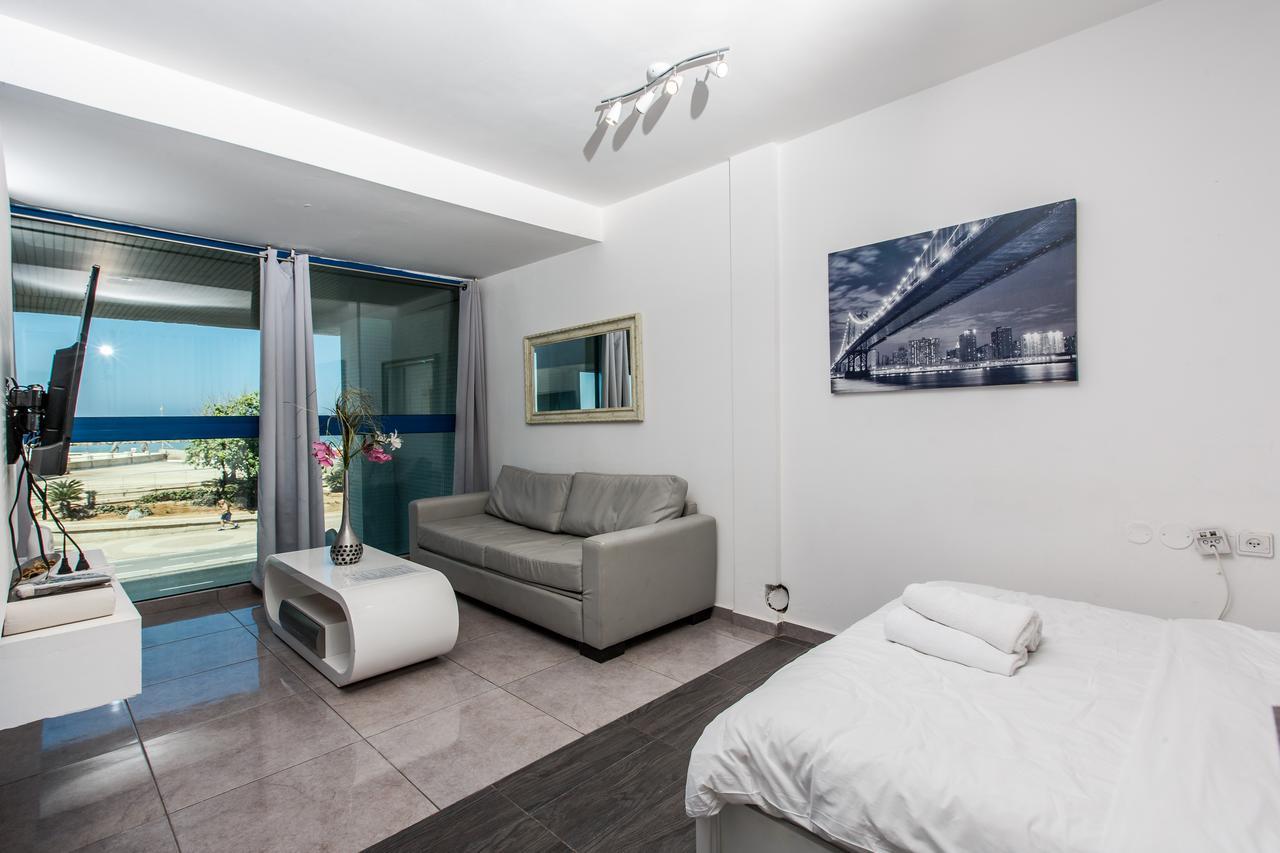 Ocean Front Apartments First Line To The Beach テル・アビブ エクステリア 写真