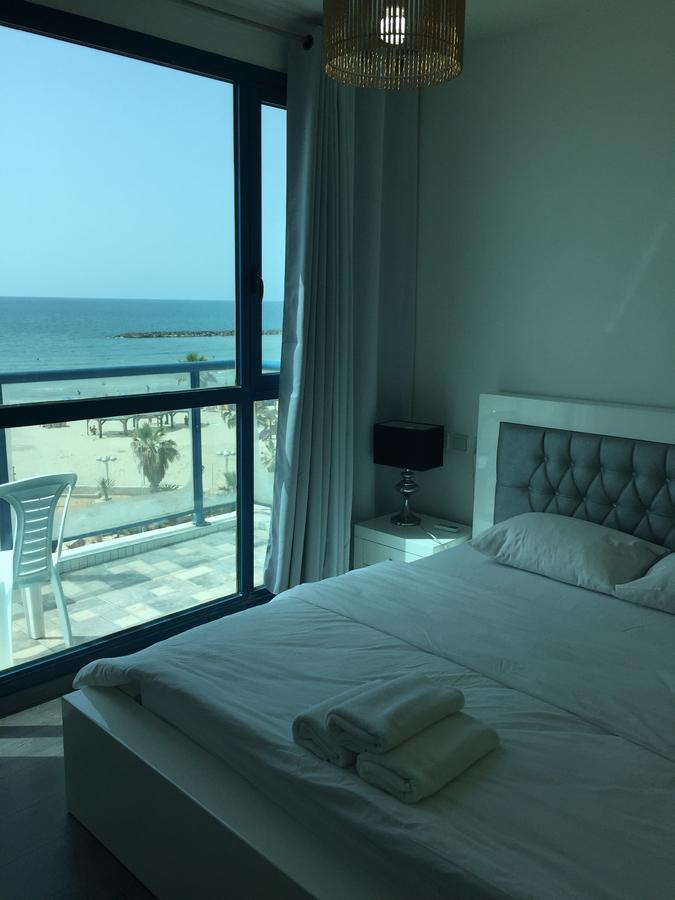 Ocean Front Apartments First Line To The Beach テル・アビブ エクステリア 写真