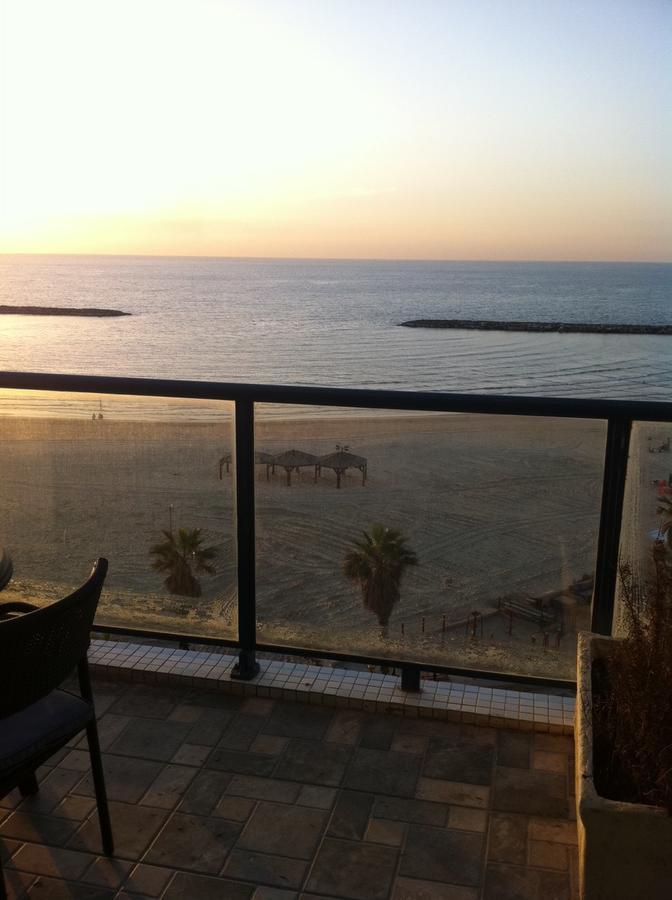 Ocean Front Apartments First Line To The Beach テル・アビブ エクステリア 写真